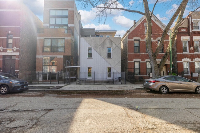 Building Photo - 1060 N Hermitage Ave