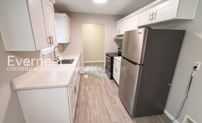 Building Photo - 1700 Ashmore Ave