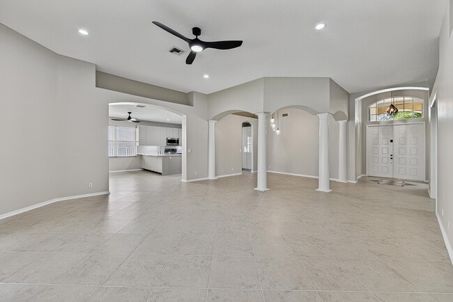 Building Photo - 12325 Cascades Pointe Dr