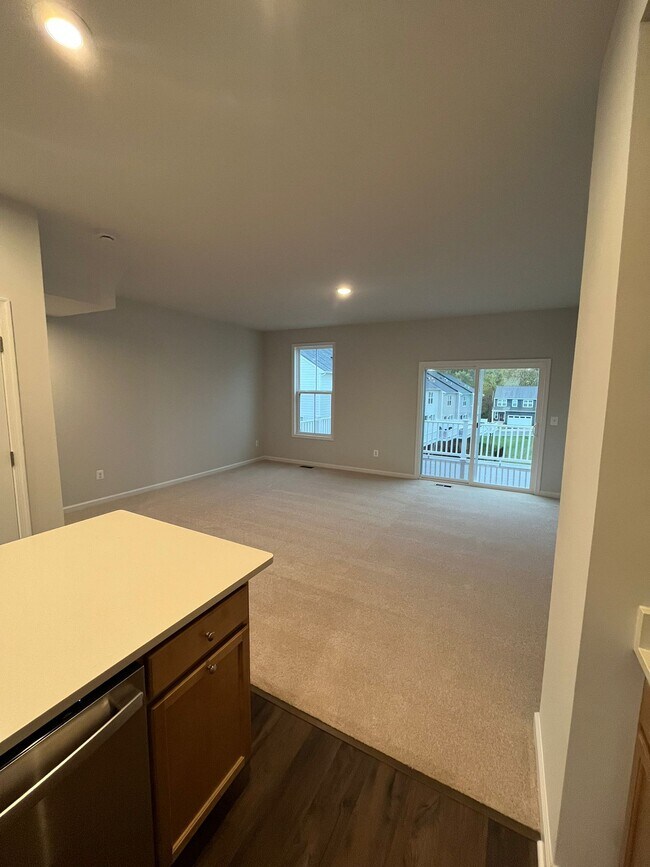 Building Photo - 5981 McComb St