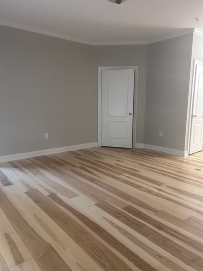Building Photo - 3 Bedroom Condo in Desireable Dilworth!