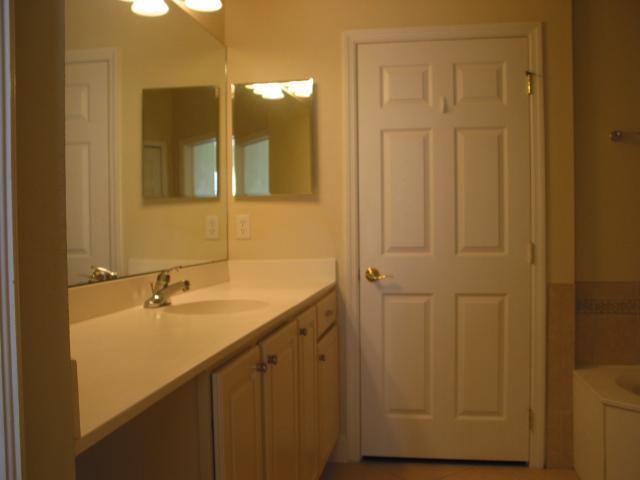 Building Photo - 539 Hedgewood Dr