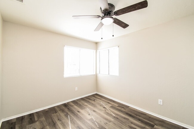 Building Photo - 790 E Saragosa St