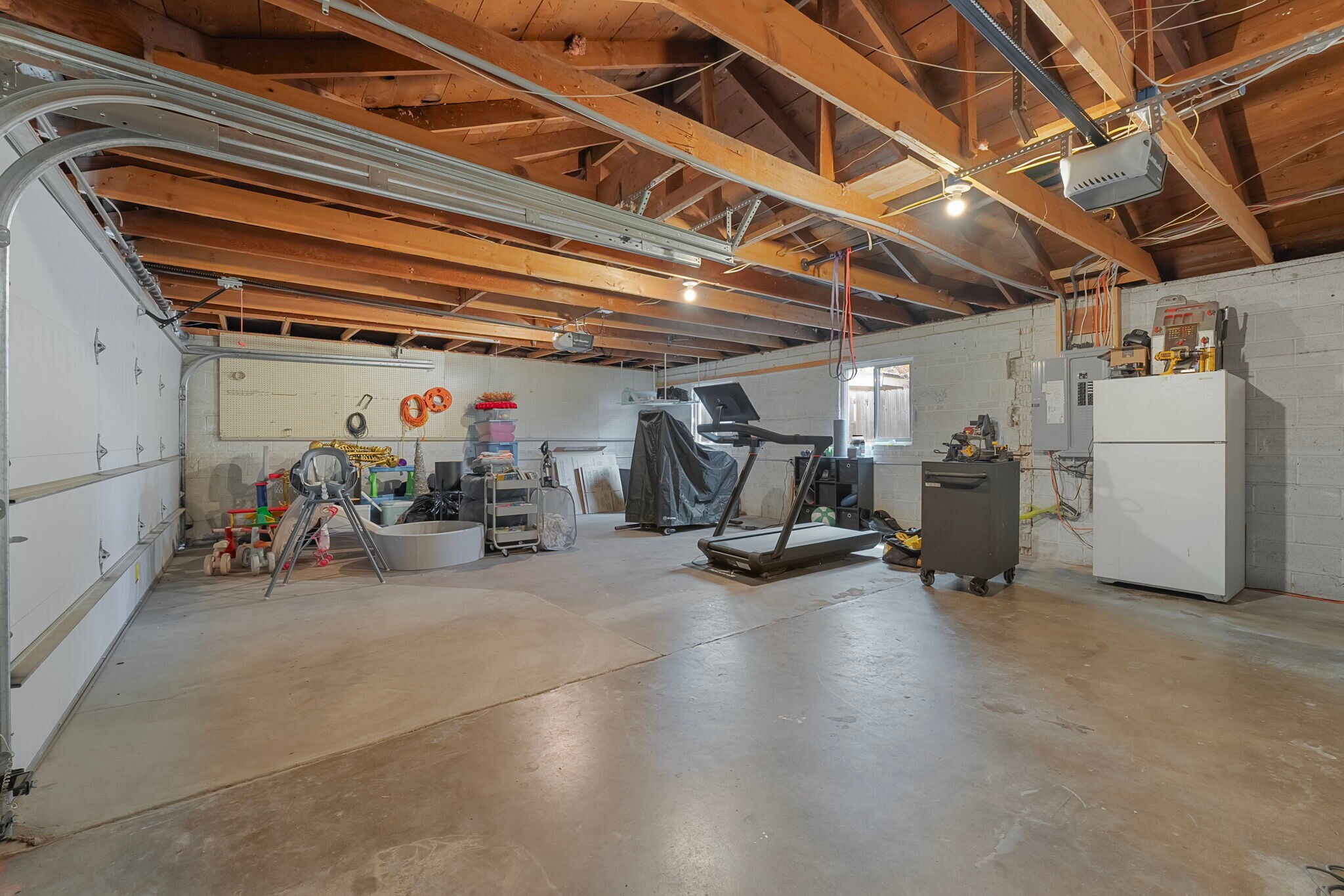 Building Photo - 925 Teller St