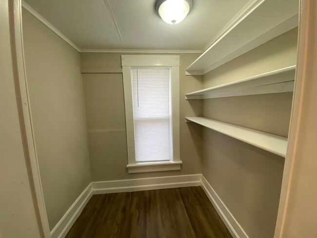 Building Photo - Charming 4 bedroom/2 bath home in Winfield! Coming Available in mid-July!