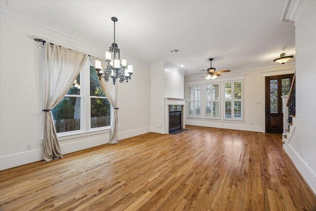 Building Photo - 1332 W 21st St