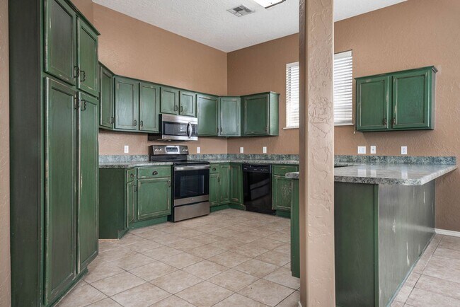 Building Photo - Spacious home in Moore schools- PEACEFUL L...