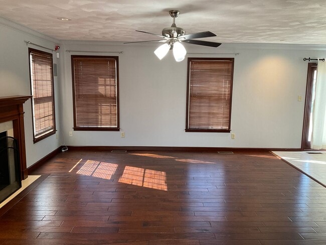 Building Photo - 2903 Lake Lorraine Cove