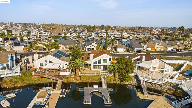 Building Photo - 4730 Spinnaker Way