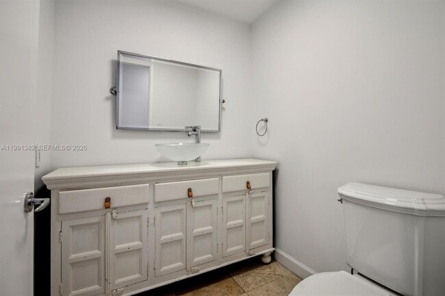 Building Photo - 733 Crandon Blvd