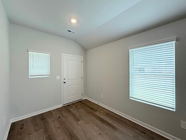 Building Photo - 155 Challenger Way