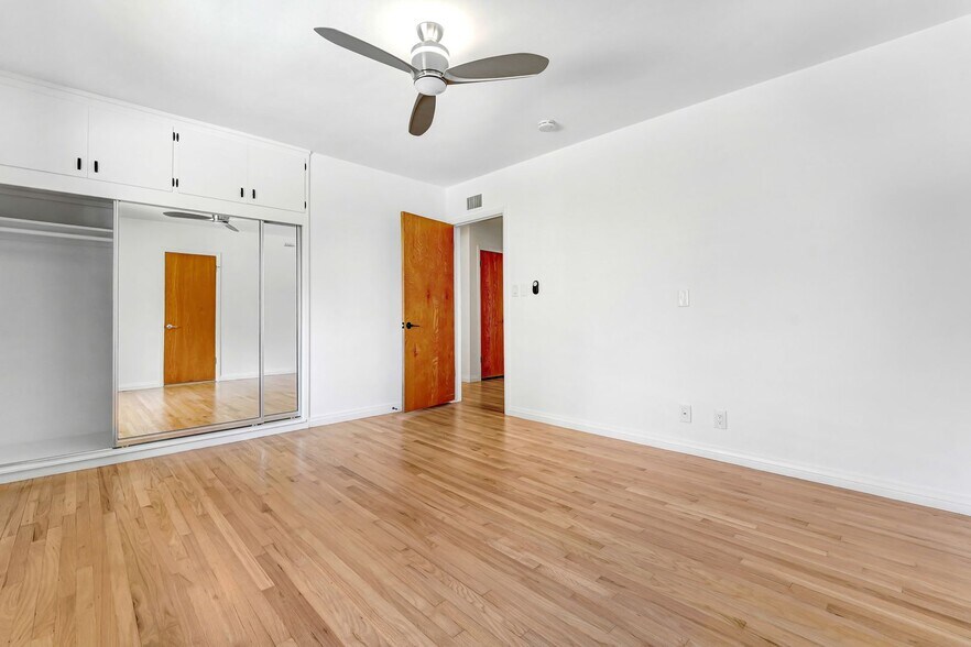 Building Photo - 555 Amalfi Dr