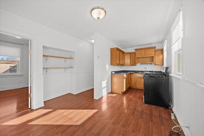 Building Photo - "Charming 3-Bed Haven with Hardwood Floors & 2 Full Baths in St. Louis!"  Hazelwood Schools.  Sec...