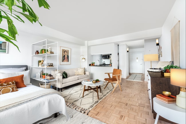 Interior Photo - 200 East 87th Street