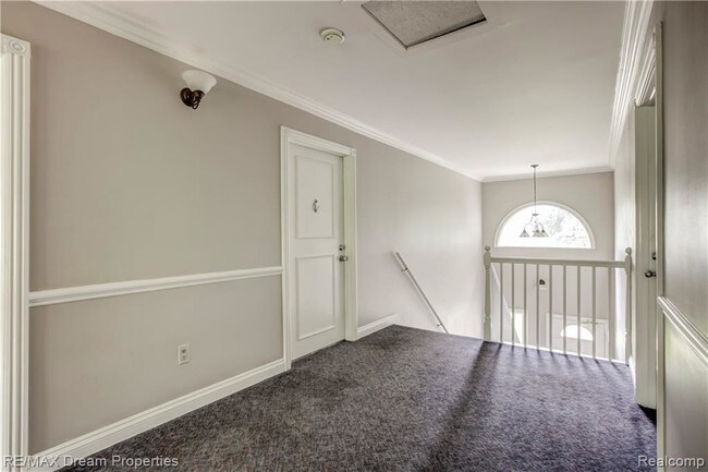 Building Photo - 3501 W 14 Mile Rd