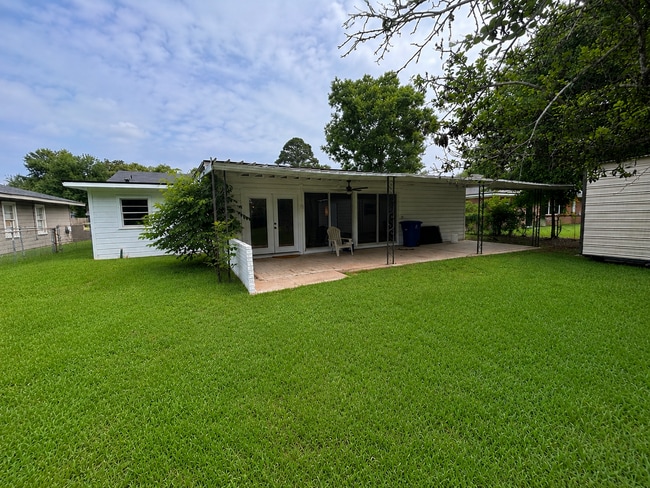 Building Photo - Broadmoor Terrace