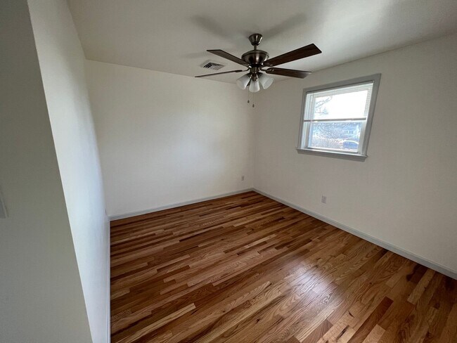 Building Photo - 3 Bedroom 3 Bath House Rental with Basemen...