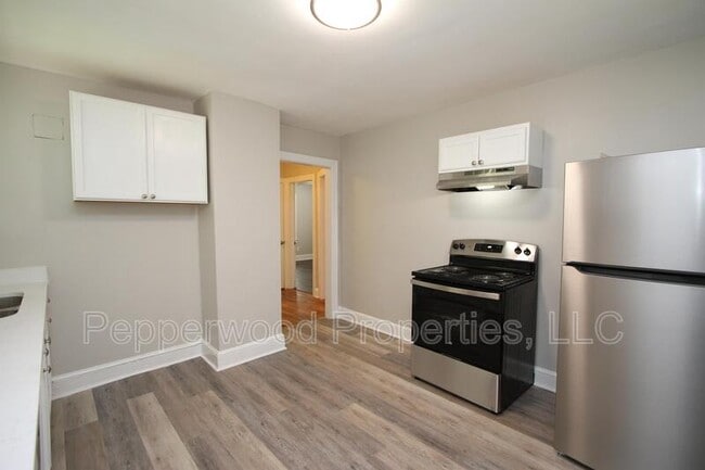 Building Photo - 228 S Hampton Dr