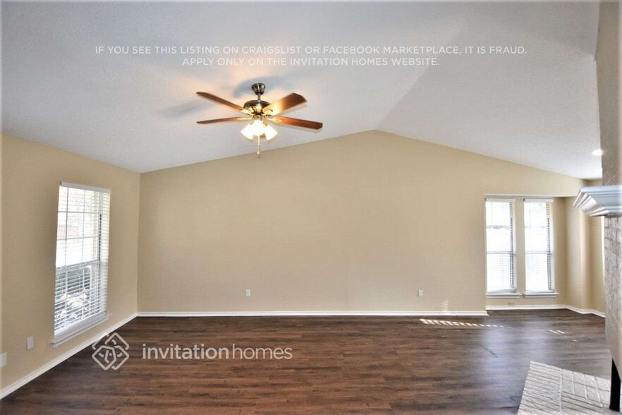 Building Photo - 8465 Willow Creek Dr