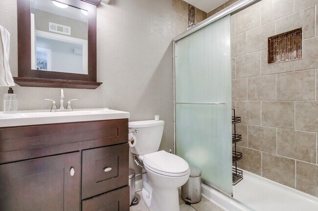Building Photo - Single Level Poway Home on a Corner Lot