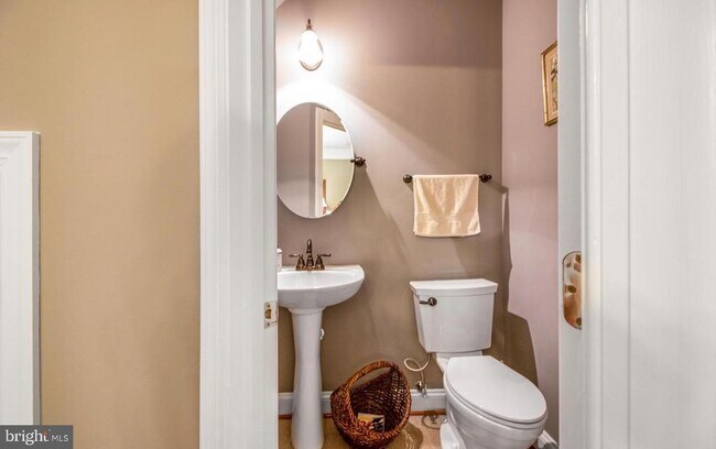 Building Photo - 913 Pleasant Dr