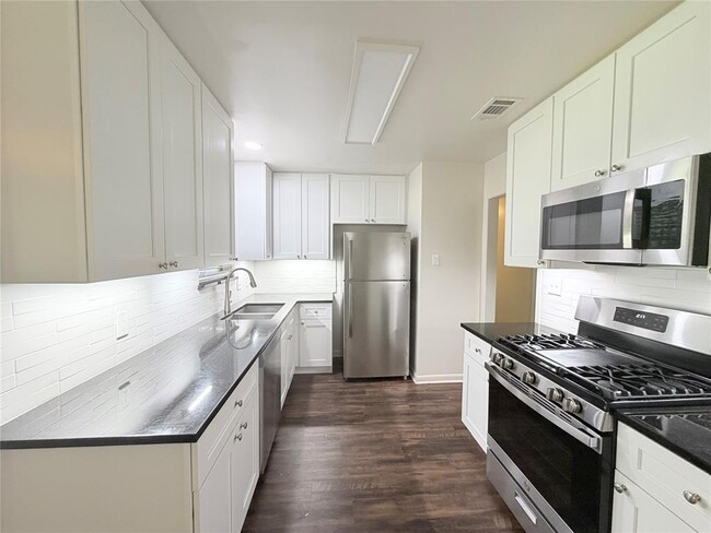 Building Photo - 8701 Parkfield Dr