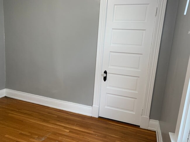 Building Photo - Norwood Duplex W/ Driveway Parking