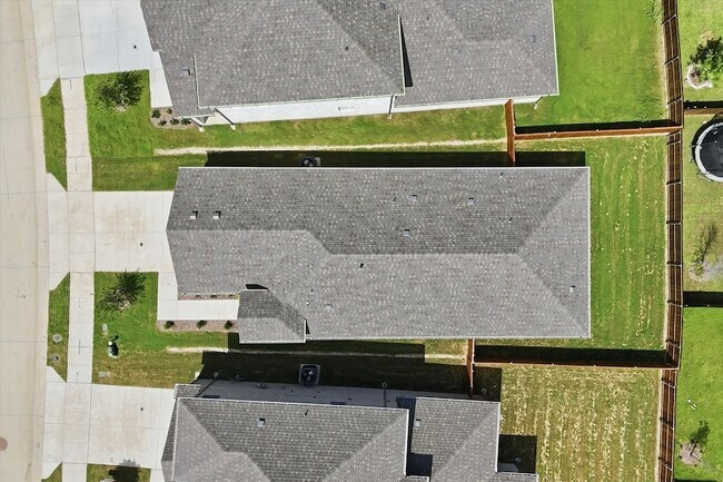 Building Photo - 508 Green Grass Dr