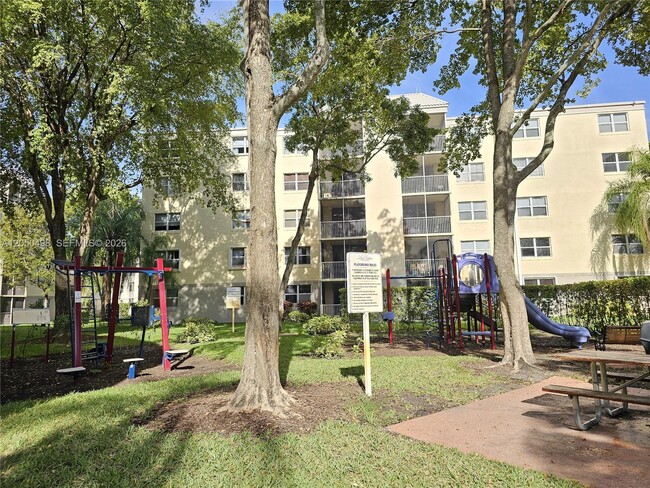 Building Photo - 8205 Lake Dr