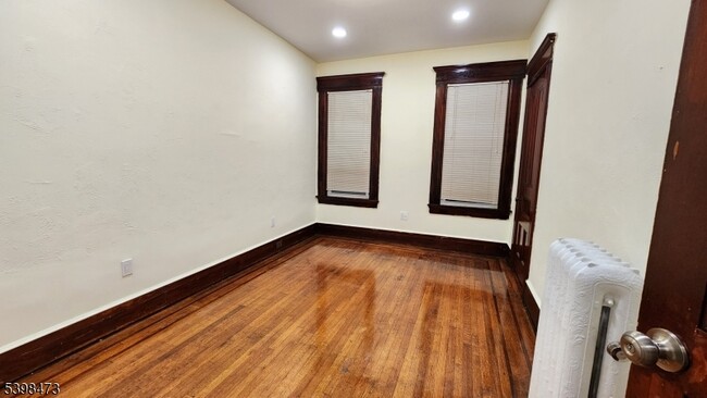 Building Photo - 37 Park Ave