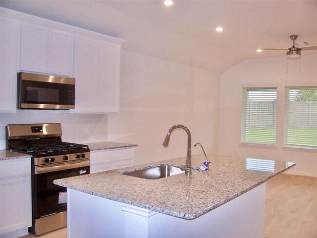 Building Photo - 5015 Balcolm Dr