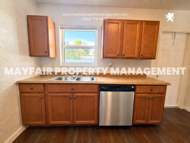 Building Photo - 1642 NW 13th Ct