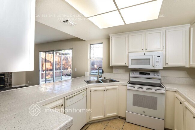 Building Photo - 529 Oakborough Ave