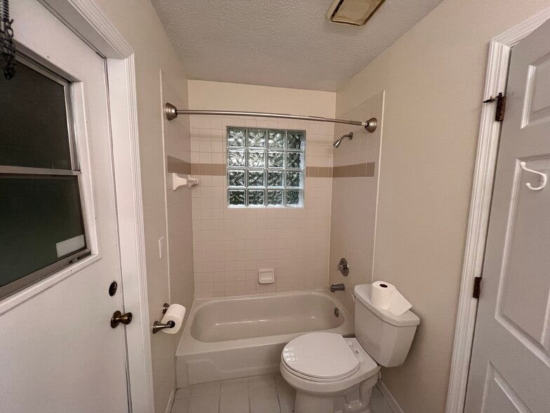 hall bathroom - 345 Silver Pine Dr