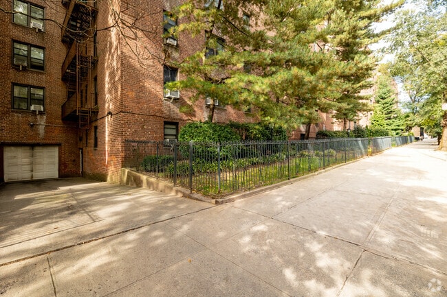 Building Photo - 83-30 118th St