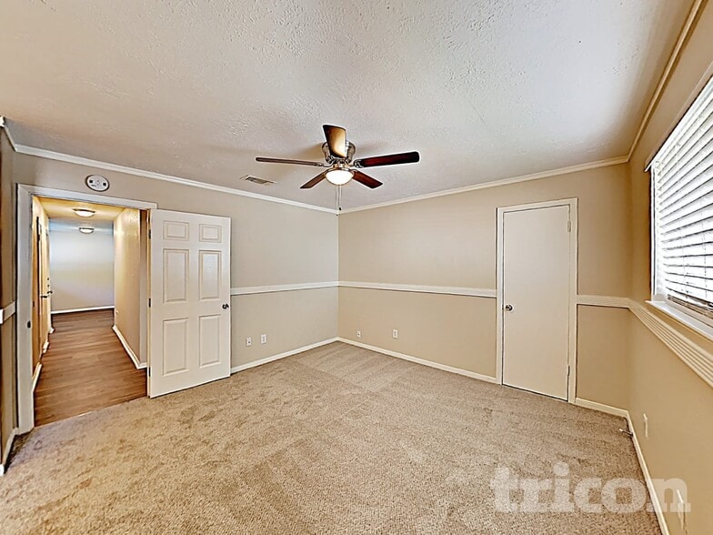 Building Photo - 2706 King James Ct