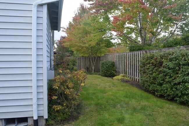 Building Photo - Beautiful, 3 Bed 1.5 Bath Home In Willamet...