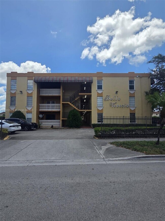 Primary Photo - 575 W 69th St