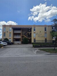 Building Photo - 575 W 69th St