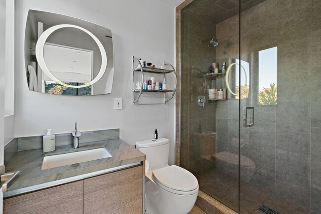 Building Photo - Prestigious Hollywood Hills Home for Rent