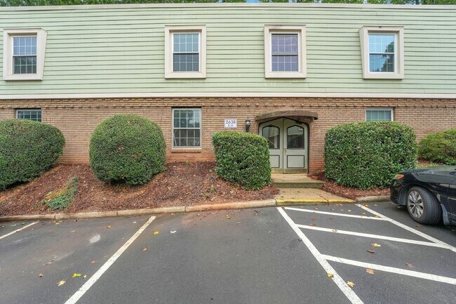 Building Photo - Charming 3BR Condo in Charlotte