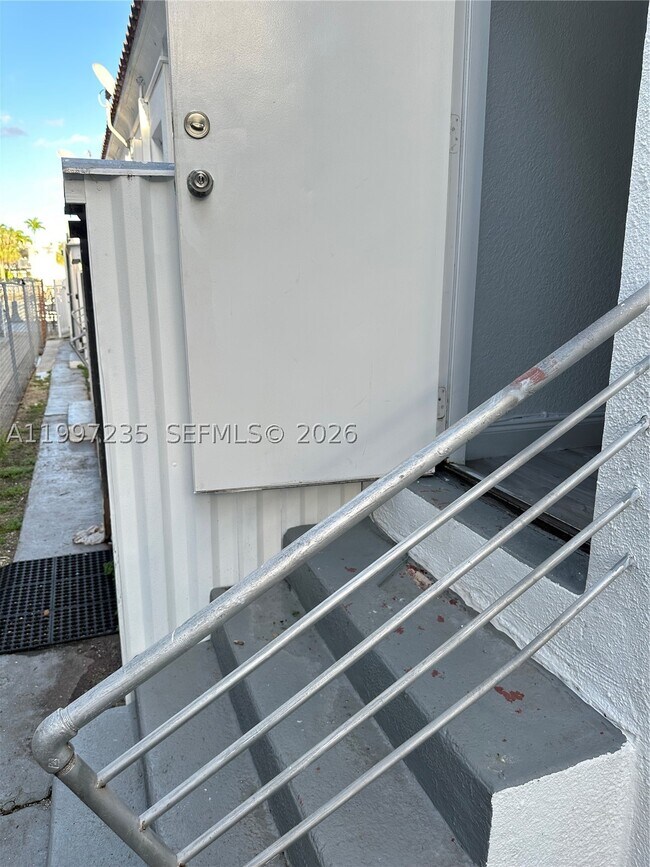 Building Photo - 8401 Crespi Blvd