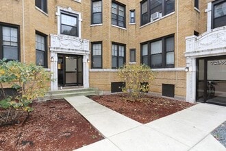 Building Photo - 714 W Barry Ave