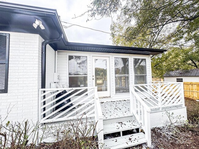 Building Photo - 9454 Flowes Store Rd