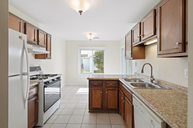 Building Photo - 7030 Park Ln Ct