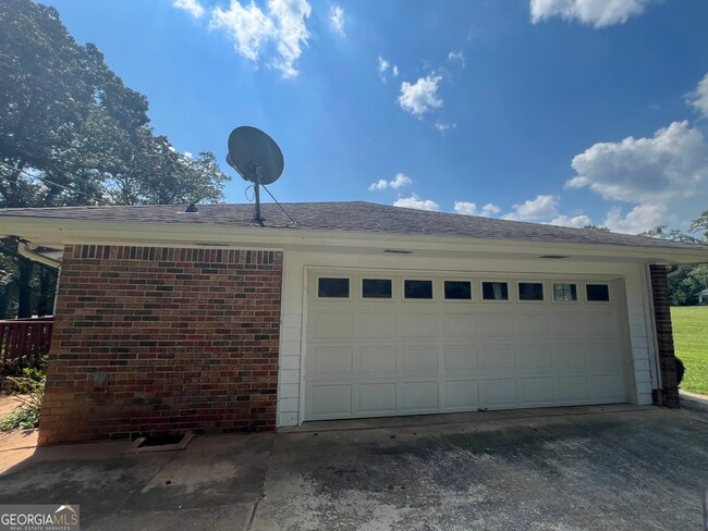 Building Photo - 215 Old Oxford Rd