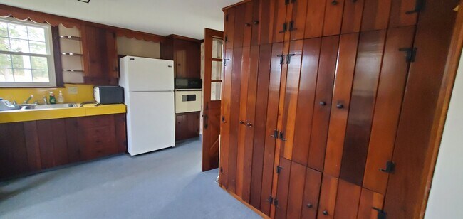 Building Photo - 159 Limerick Center Rd