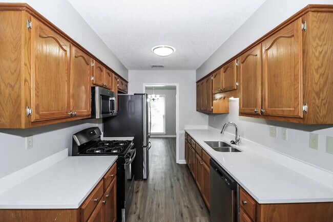 Building Photo - 1582 Wind River Cir E