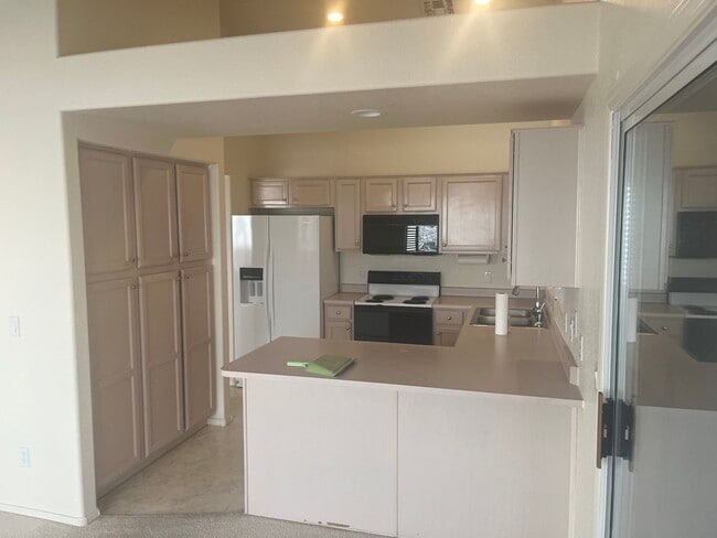 Building Photo - 55+ 2 Bed 2 bath home!