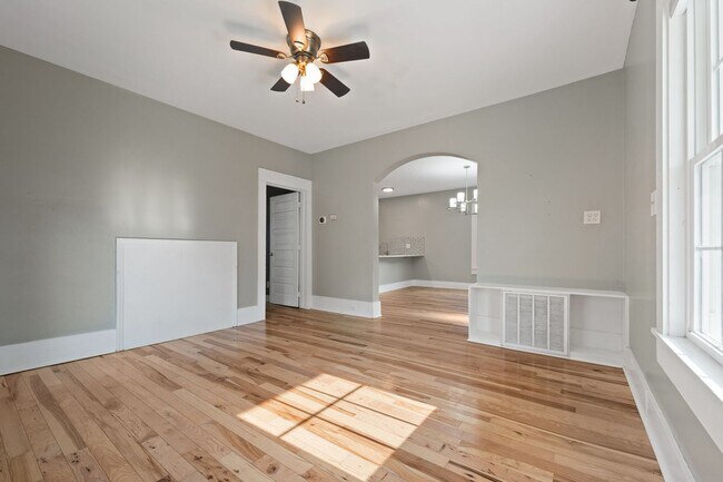 Building Photo - Beautifully Renovated 2 Bed / 2 Bath Home with Fenced Yard in Durham!